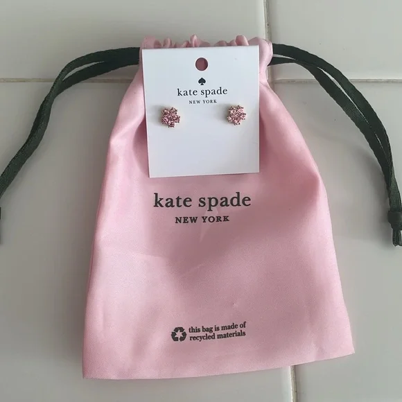 ( last 1) Kate Spade ♠️ light pink flower 🌸 studs earrings - Picture 1 of 2